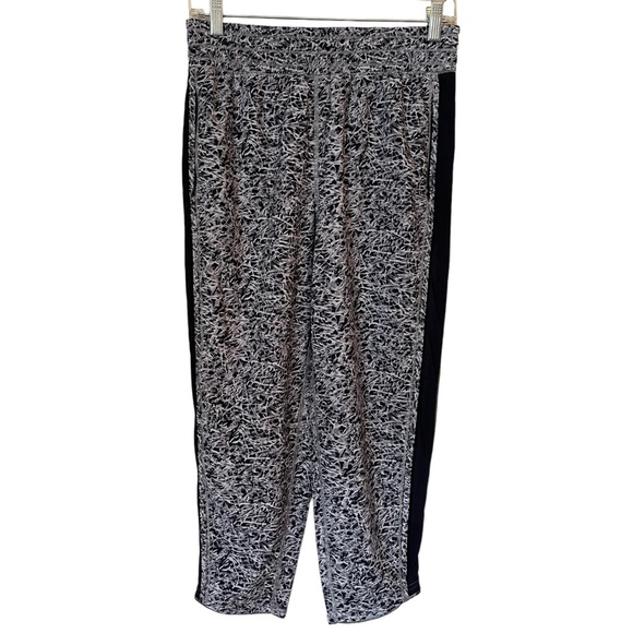 LULULEMON For Love Crop Pull On Pants black & white soft capri Size 6 - Picture 1 of 5